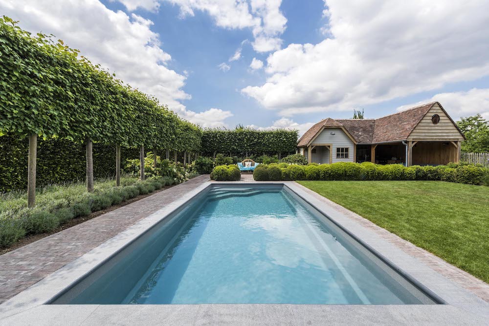 FotoHaal meer uit je tuin met een privé zwembad